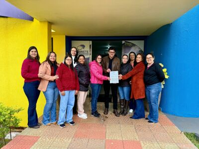 Imagem da notícia Prefeito Cleverson inova e cria programa municipal de repasse de verbas direta às mãos de diretoras em Costa Rica